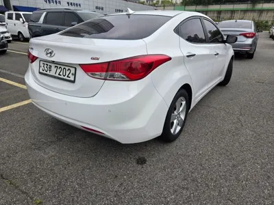 Hyundai Avante 2013, 127639 км, за 3218.6 USD