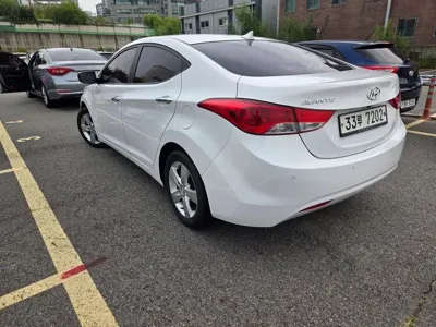 Hyundai Avante 2013, 127639 км, за 3218.6 USD
