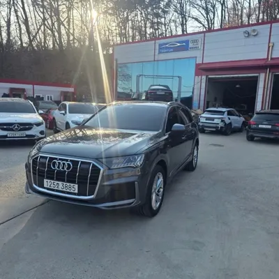 Audi Q7 2022, 82195 км, за 33876.24 USD