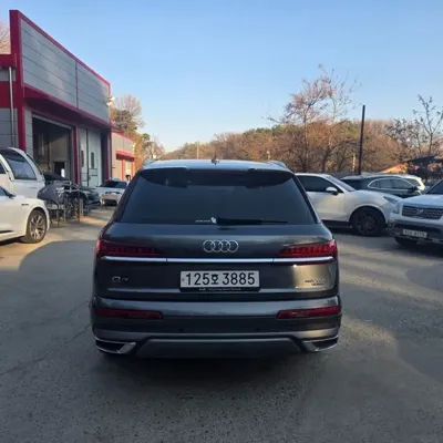 Audi Q7 2022, 82195 км, за 33876.24 USD