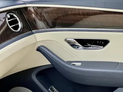 Bentley Flying Spur PHEV 2022, 29000 км, за 285162.22 USD - фото 19
