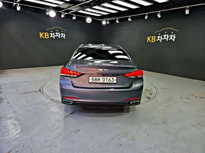 Hyundai Genesis 2016, 120818 км, за 7466.14 USD
