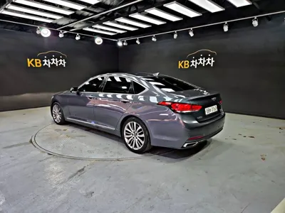 Hyundai Genesis 2016, 120818 км, за 7466.14 USD