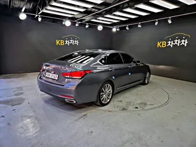Hyundai Genesis 2016, 120818 км, за 7466.14 USD