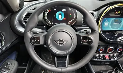MINI Clubman 2023, 51348 км, за 15536.63 USD - фото 12