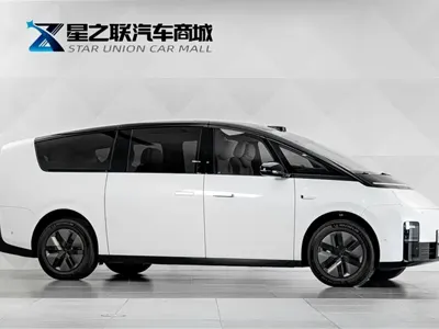 Li Auto Li MEGA 2025, 18500 км, за 70088.46 USD