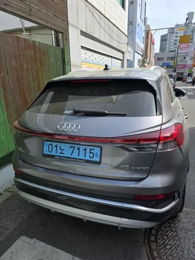 Audi Q4 e-tron 2025, 12000 км, за 42884.34 USD