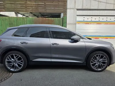 Audi Q4 e-tron 2025, 12000 км, за 42884.34 USD
