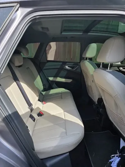 Audi Q4 e-tron 2025, 12000 км, за 42884.34 USD