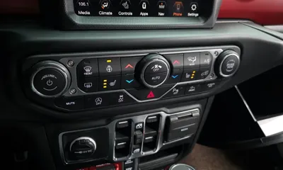 Jeep Wrangler 2023, 21684 км, за 36092.69 USD - фото 19