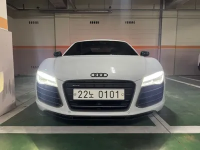 Audi R8 · 2015 год