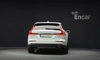 Volvo V60 2021, 58005 км, за 23730.85 USD