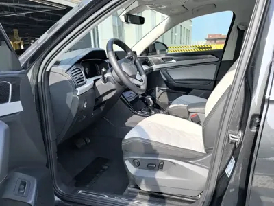 Volkswagen Tayron 2023, 38700 км, за 26381.43 USD