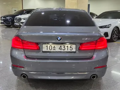 BMW 5-Series 2018, 116708 км, за 10634.11 USD