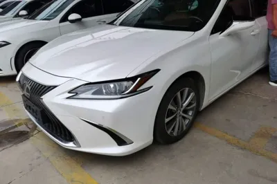 Lexus ES · 2018 год