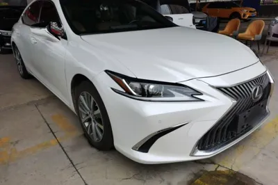 Lexus ES 2018, 84400 км, за 22865 USD