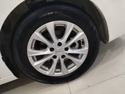 Roewe i5 2023, 7100 км, за 8465 USD - фото 8