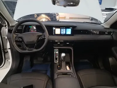 Roewe i5 2023, 7100 км, за 8465 USD - фото 11