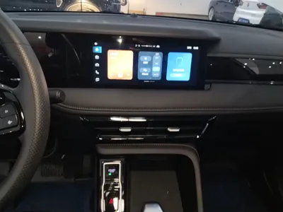 Roewe i5 2023, 7100 км, за 8465 USD - фото 14