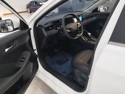 Roewe i5 2023, 7100 км, за 8465 USD - фото 17