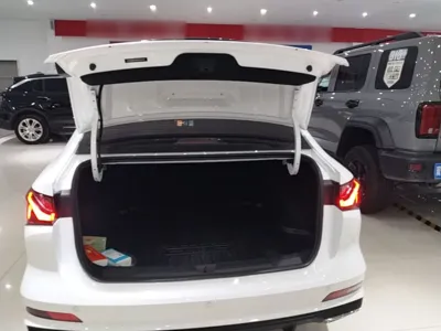 Roewe i5 2023, 7100 км, за 8465 USD - фото 20