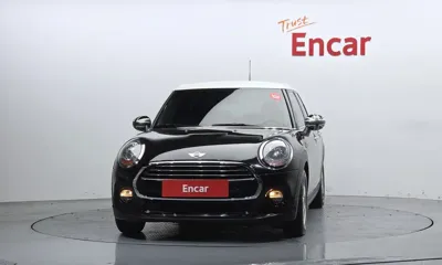 MINI Cooper 2017, 56231 км, за 6367.34 USD
