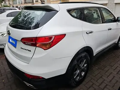 Hyundai Santa Fe 2014, 135800 км, за 3594.8 USD