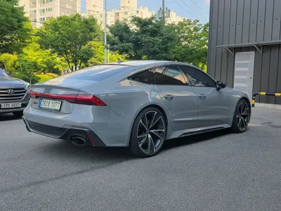 Audi RS7 2021, 87000 км, за 67611.92 USD