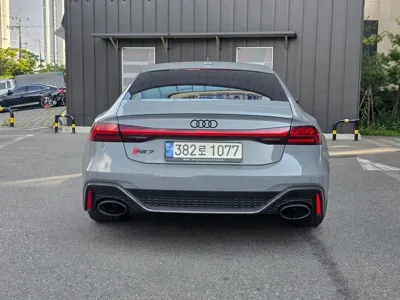 Audi RS7 2021, 87000 км, за 67611.92 USD