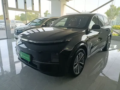 Li Auto L8 · 2024 год