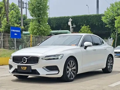 Volvo S60 · 2022 год