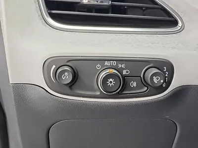 ChevroletGMDaewoo Bolt EV 2018, 302094 км, за 6319.22 USD - фото 17