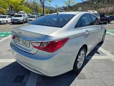 Hyundai Sonata 2011, 130397 км, за 2494.42 USD