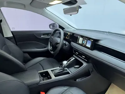 Roewe i5 2026, 3700 км, за 7008.85 USD