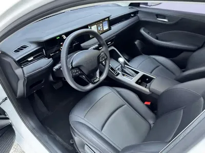 Roewe i5 2026, 3700 км, за 7008.85 USD - фото 8