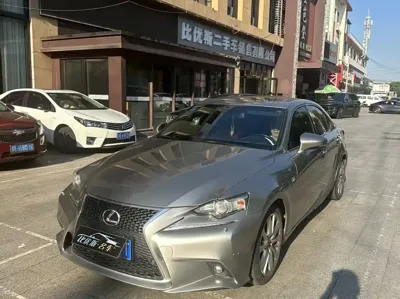 Lexus IS · 2015 год