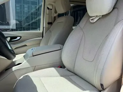 Mercedes-Benz V-Class 2020, 133000 км, за 27584.59 USD - фото 10
