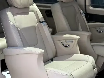 Mercedes-Benz V-Class 2020, 133000 км, за 27584.59 USD - фото 12