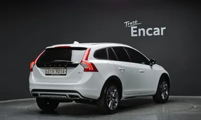 Volvo V60 2018, 163587 км, за 6236.05 USD