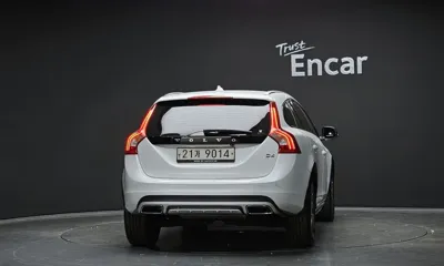 Volvo V60 2018, 163587 км, за 6236.05 USD