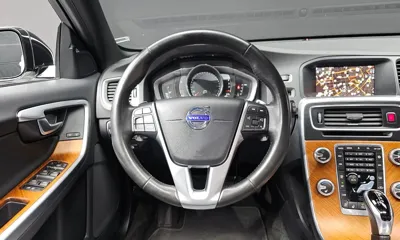 Volvo V60 2018, 163587 км, за 6236.05 USD - фото 13
