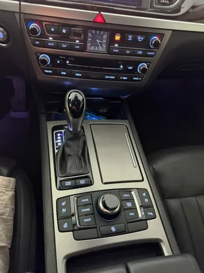 Hyundai Genesis 2016, 163000 км, за 5146.58 USD