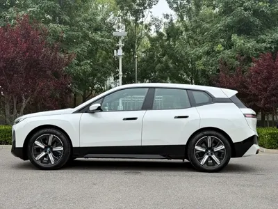 BMW iX 2025, 2700 км, за 43972.62 USD