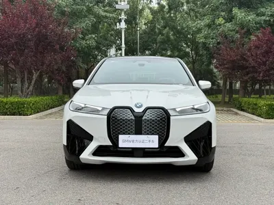 BMW iX 2025, 2700 км, за 43972.62 USD
