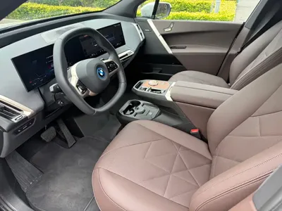 BMW iX 2025, 2700 км, за 43724.51 USD - фото 7