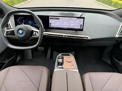 BMW iX 2025, 2700 км, за 43724.51 USD - фото 9