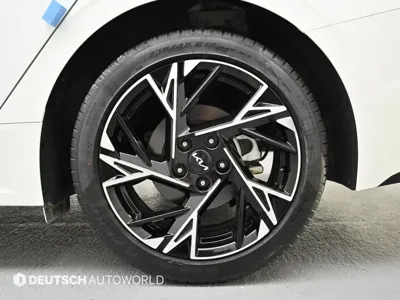 Kia K5 2025, 24156 км, за 18149.9 USD
