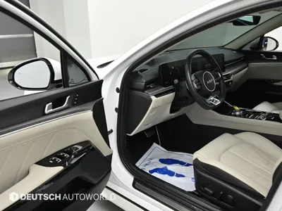 Kia K5 2025, 24156 км, за 18149.9 USD - фото 11