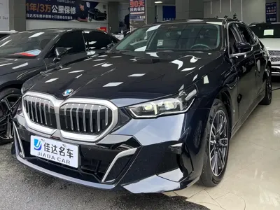 BMW 5 Series · 2024 год