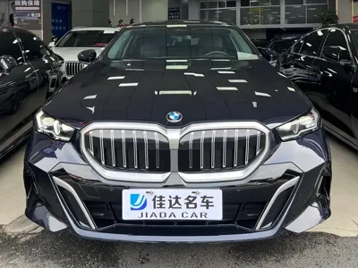 BMW 5 Series 2024, 25000 км, за 37690.07 USD